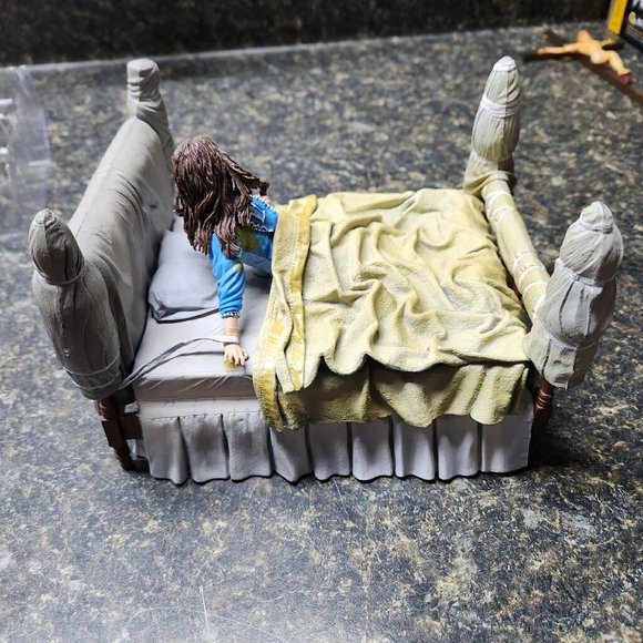 Neca exorcist figurine - Picture 9 of 10